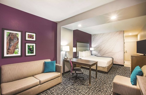 McAllen Hotel | La Quinta Inn & Suites by Wyndham McAllen La Plaza Mall