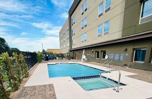 Maryvale Hotel | La Quinta Inn & Suites by Wyndham Phoenix West Glendale