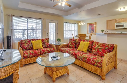 Laguna Vista Villa | Laguna Vista Getaway: Screened Porch, Near Ocean!