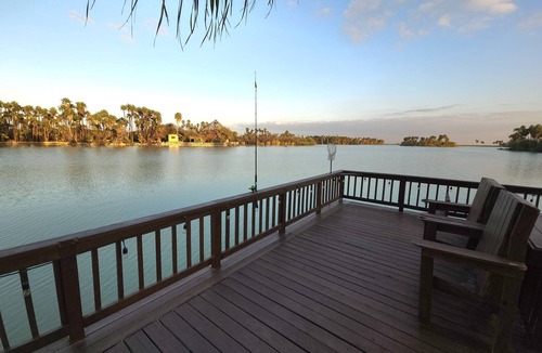 La Joya House | Lake Escape