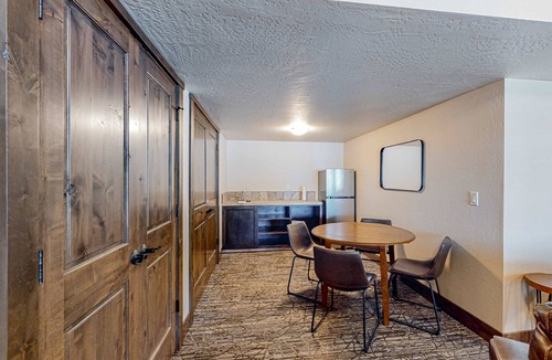 Harrison House | Lake House, 3BR, Boat Slip & Sunset Deck