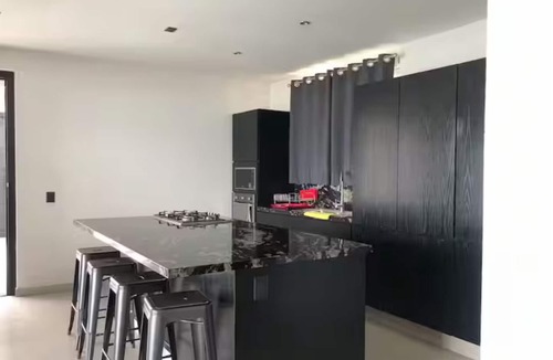 Chantepec Apartment | Lake view apartment ideal for home office