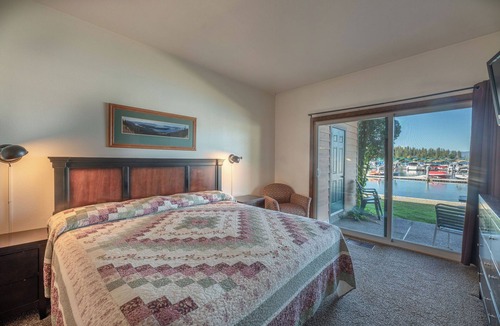 Hope Condo | Lakefront - 2 Bedroom