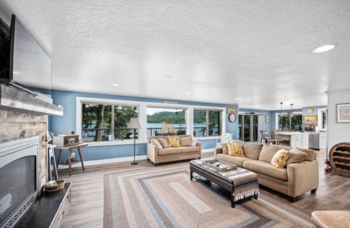 Worley House | Lakefront 3-bedroom lakeside home near Lake Coeur d'Alene