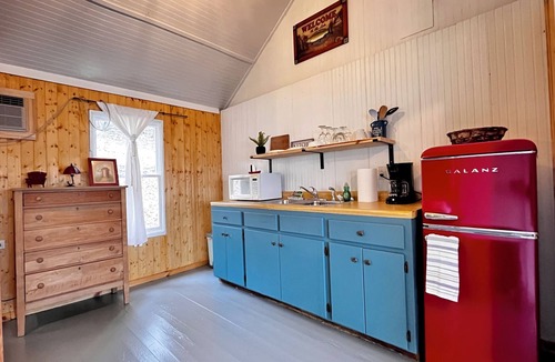 South Haven Cabin | Lakefront Cabin w/Dock & Kayaks, Peaceful MN Getaway. Cozy Charm - Cabin 2