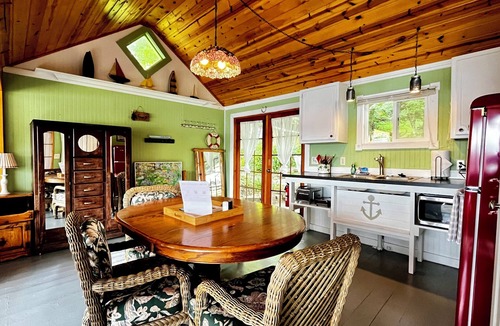 South Haven Cabin | Lakefront Cabin w/Dock & Kayaks, Perfect Summer Stay Northwood Creek - Cabin 7