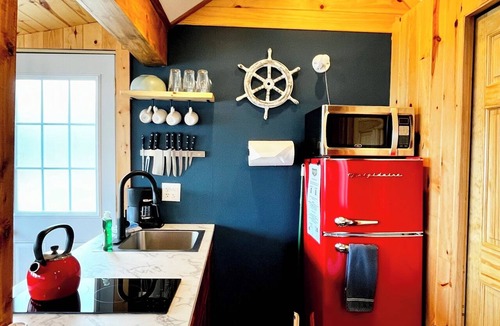 South Haven Cabin | Lakefront Cabin w/Dock & Kayaks, Fishing Escape Marine Comfort - Cabin 8