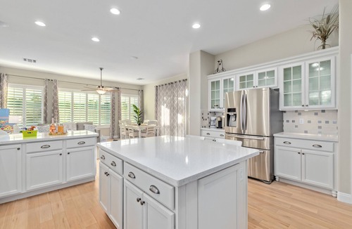 Chandler House | Lakefront!FREE Heated Salt water Pool, Spa! Boat! Kayak! Arcades!EV charger.