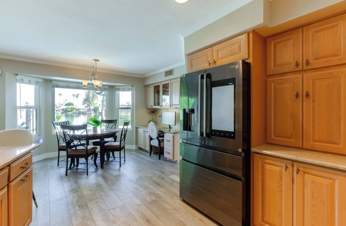 Lakewood House | Lakefront Living! Huge Phoenix Home w/Pool Table
