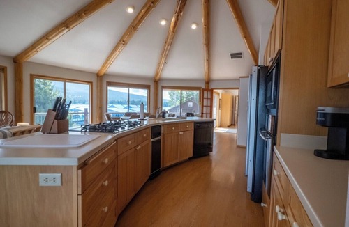Coolin House | Lakefront Lodging at a Marina in Beautiful Cavanaugh Bay on Priest Lake