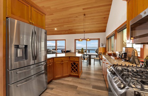 Sandpoint House | Lakefront Luxury - Private Beach & dock near Sandpoint - Sleeps 9