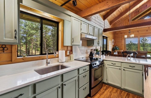 Eureka Cabin | Lakeside Retreat in Eureka!
