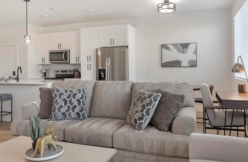 Casa Grande Apartment | Landing | Beautiful 1BD, Clubhouse, Pool