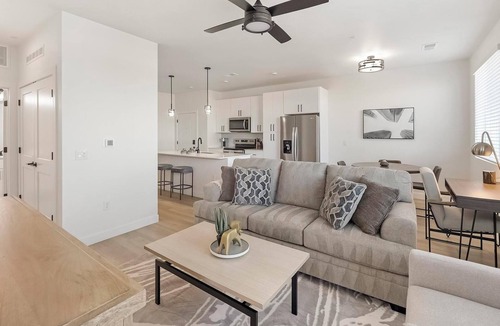 Casa Grande Apartment | Landing | Beautiful 1BD, Clubhouse, Pool