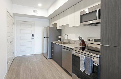 North Mountain Apartment | Landing | Beautiful 1BD, Gym, Pool