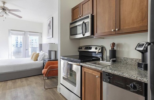 Pearl District Apartment | Landing | Beautiful Studio, Courtyard, Gym