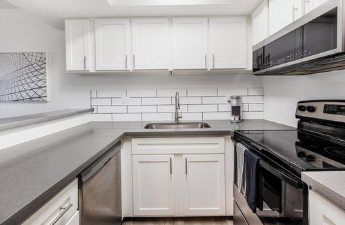 Glendale Apartment | Landing | Chic 1BD in Glendale