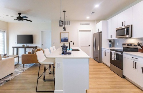 Casa Grande Apartment | Landing | Chic 2BD, Pool, Gym