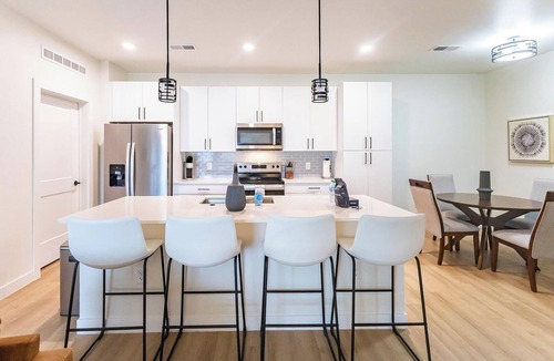 Casa Grande Apartment | Landing | Chic 2BD, Pool, Gym