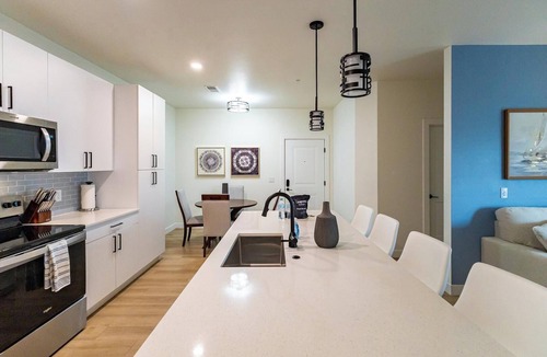 Casa Grande Apartment | Landing | Chic 2BD, Pool, Gym