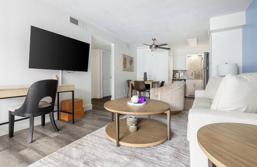 Maryvale Apartment | Landing | Incredible 2BD in Maryvale Village