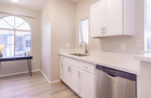 Greenbell Apartment | Landing | Modern 1BD, Gym, Pool