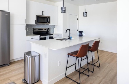 Casa Grande Apartment | Landing | Modern 1BD, Gym, Pool