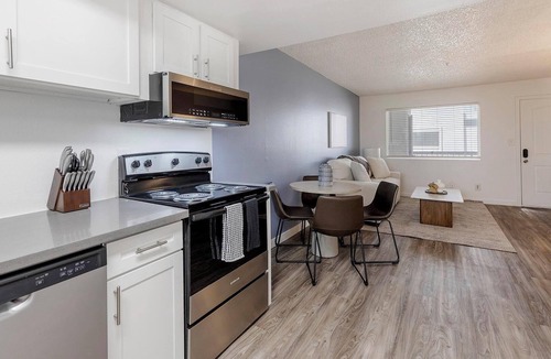 Glendale Apartment | Landing | Modern 2BD in Glendale
