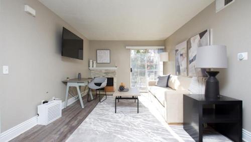 Temecula Apartment | Landing Modern Apartment with Amazing Amenities (ID8118X32)