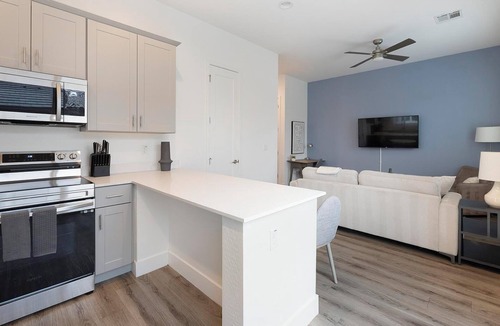 Maryvale Apartment | Landing | Spectacular 1BD, Gym