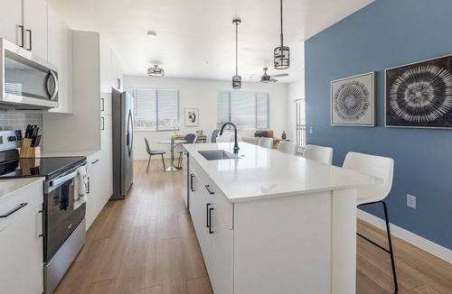 Casa Grande Apartment | Landing | Stunning 1BD, Gym, Pool