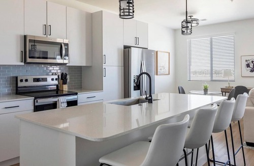Casa Grande Apartment | Landing | Stunning 1BD, Gym, Pool