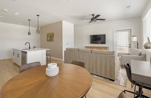 Casa Grande Apartment | Landing | Stunning 1BD, Pool, Gym