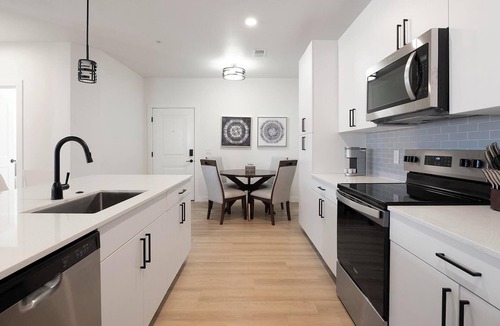 Casa Grande Apartment | Landing | Stylish 2BD, Clubhouse, Gym