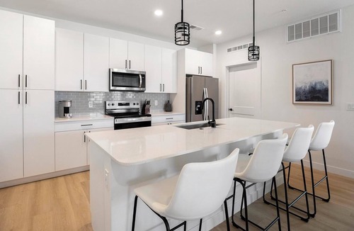 Casa Grande Apartment | Landing | Stylish 2BD, Clubhouse, Gym