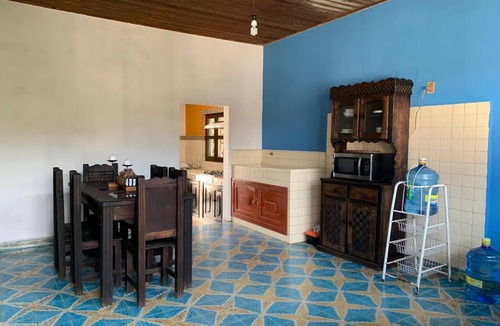 De Guadalupe House | Large colonial house with garden in downtown area