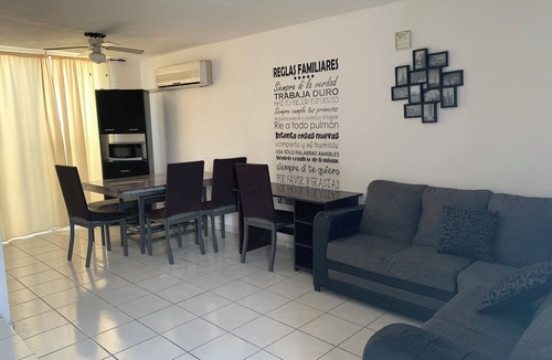 San Nicolas de los Garza House | Large 8 Bed House 15 min from Airport with WI-FI and A/C in Industrial Zone