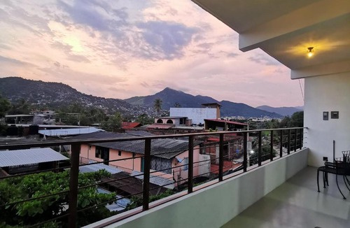 Lazaro Cardenas Apartment | Large and comfy apartment, near DT and Principal Beach!