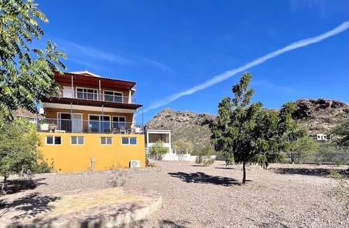 San Carlos House | Large Family Home with Spacious Yard