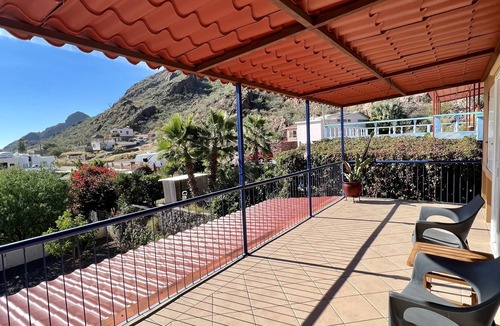 San Carlos House | Large Family Home with Spacious Yard