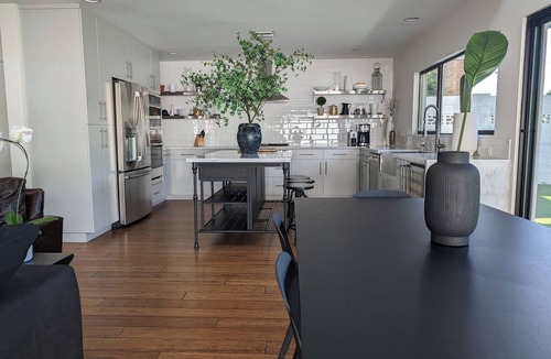 Arcadia Lite House | Large Modern 4 Bed in Arcadia w/Pool & HT - 10min from old town Scottsdale