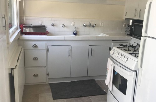 Bluff Heights Apartment | LARGE STUDIO, IN GREAT NEIGHBORHOOD,PET FRIENDLY, PLENTY OF PARKING