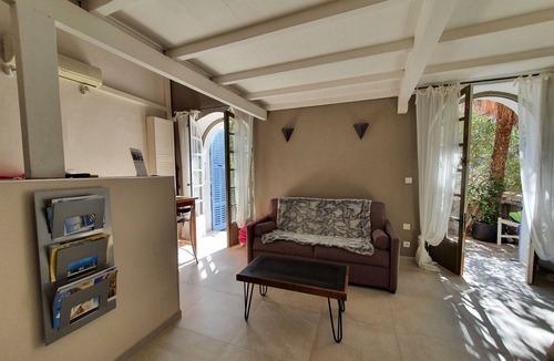 Monticello Apartment | LARGE STUDIO IN VILLAGE HOUSE NEAR THE SEA