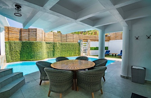 Centro Villa | Large villa with private pool walk to the beach and downtown