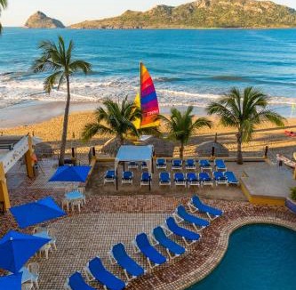 Zona Dorada Resort | Las Flores Beach Resort