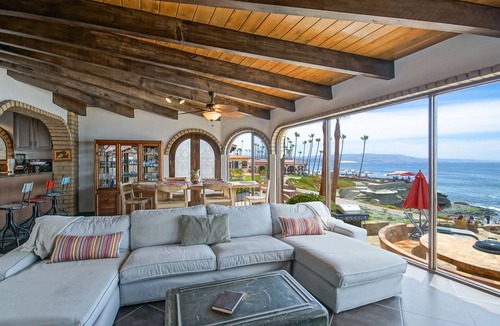 Las Gaviotas House | Las Gaviotas Front Row