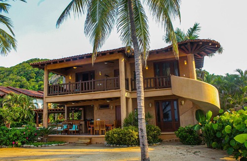 Troncones Villa | Las Rubias – Luxury Beachfront Villa