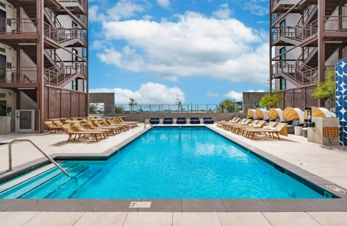 Melrose Hotel | Level Hollywood- Modern One Bedroom Suite In Hollywood