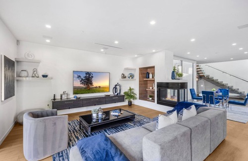 Carthay Circle House | Lindenhurst - Timeless Escape in West Hollywood with Pool