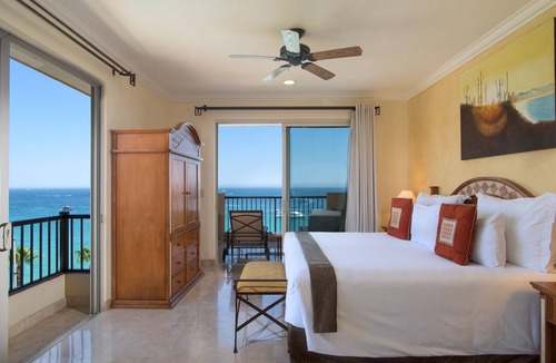 Cabo San Lucas Resort | Located on the pristine medrano beach